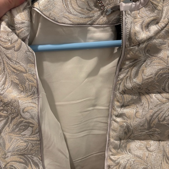 White House Black Market Vest - Picture 5 of 7